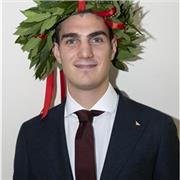 Laureato in chimica impartisce lezioni di chimica, fisica e matematica a studenti di istituti tecnici e licei